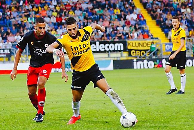 她不断通过 她不断通过