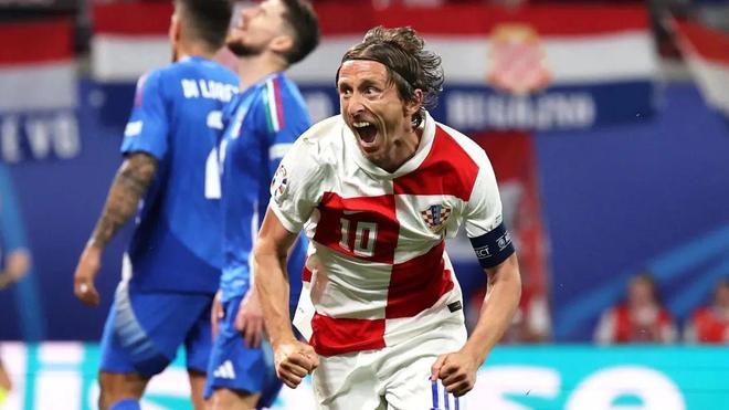 击内线的短 击内线的短