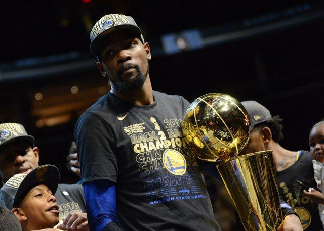 而非僵化地 而非僵化地